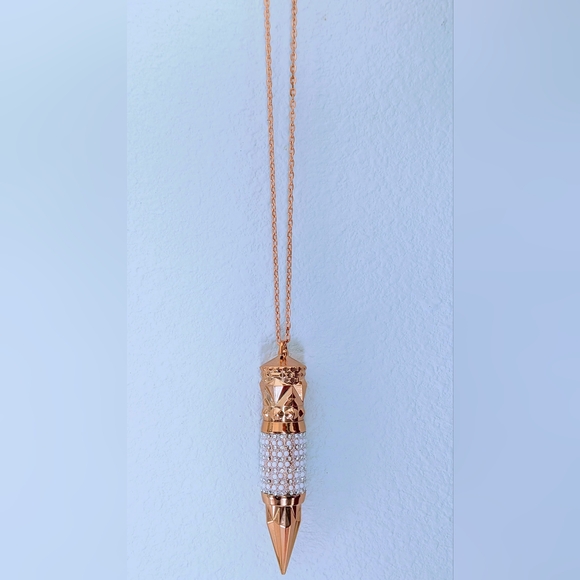 Luxury Color-Changing Lipstick - Magic Gold and Pearl Lipstick Necklace - Picture 7 of 9